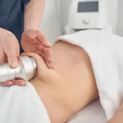 Liposukcja ultradźwiękowa: jak wygląda zabieg krok po kroku?