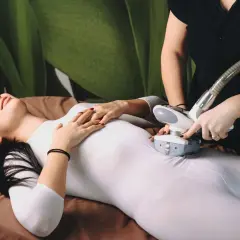 Endermologia: dla kogo? Wskazania, przeciwwskazania i efekty.