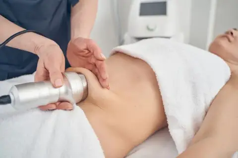 Liposukcja ultradźwiękowa: jak wygląda zabieg krok po kroku?