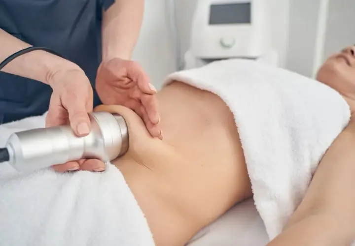 Liposukcja ultradźwiękowa: jak wygląda zabieg krok po kroku?